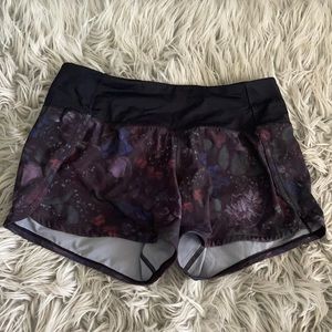 a great patterned lululemon size 4 shorts!!